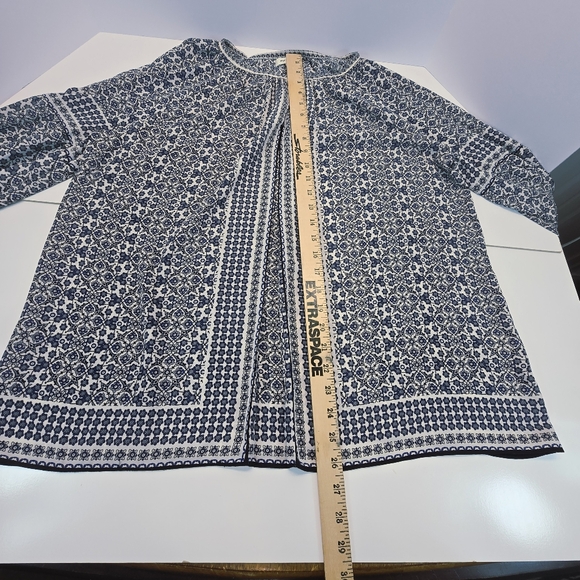 Max Studio Blue And White Floral Plus Size Blouse 1X - Picture 6 of 10